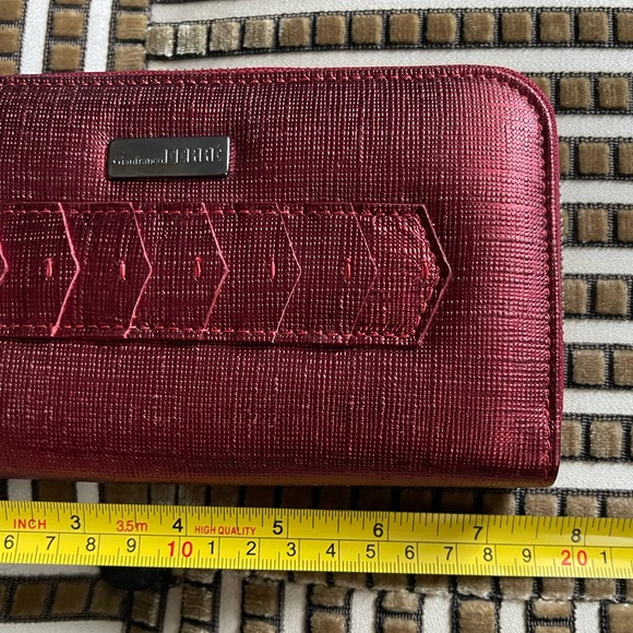 Gianfranco Ferre Metallic Red Leather Wallet - Picture 4 of 9